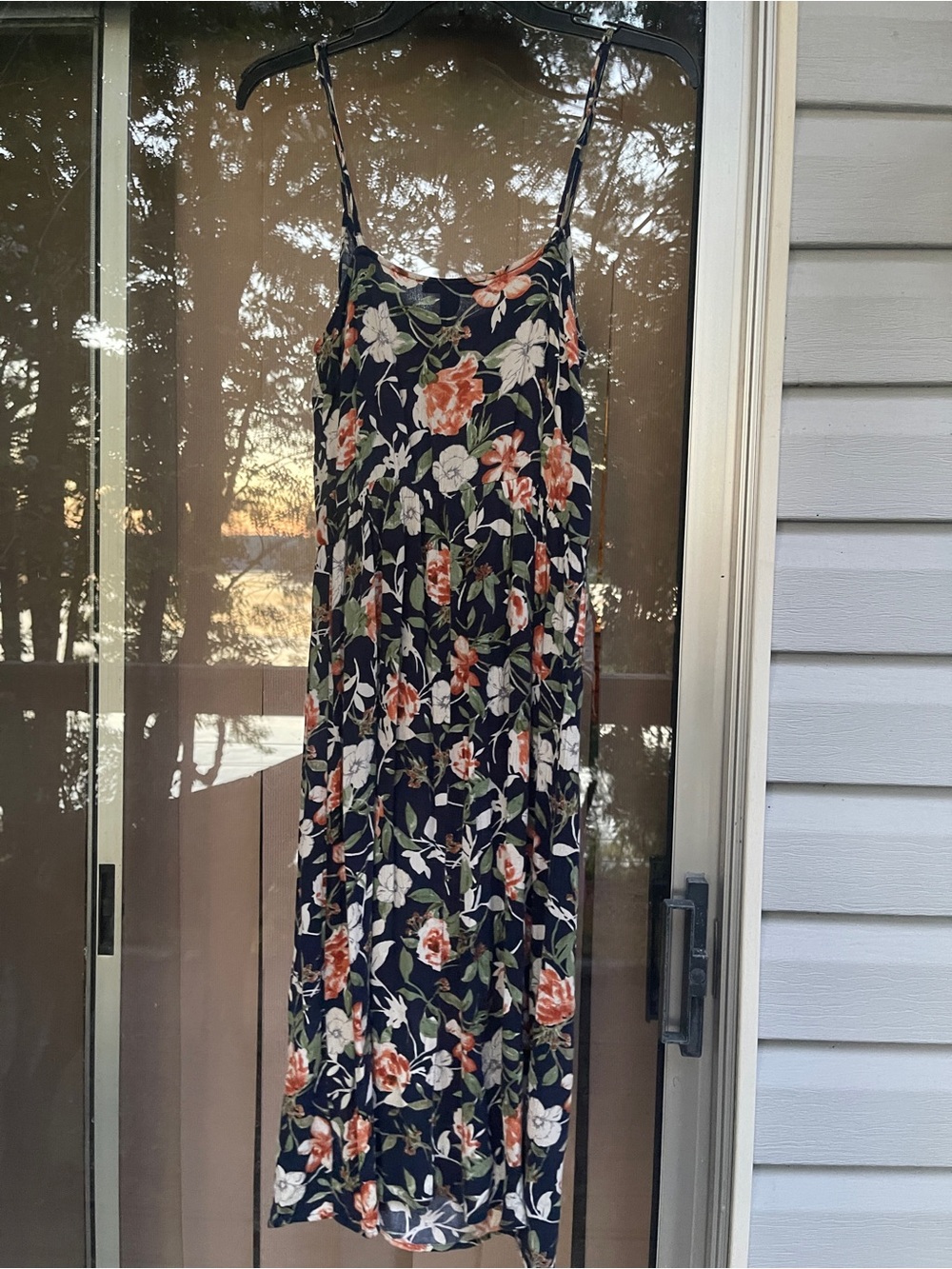 Forever 21 Navy Floral Spaghetti-Strap Maxi Dress